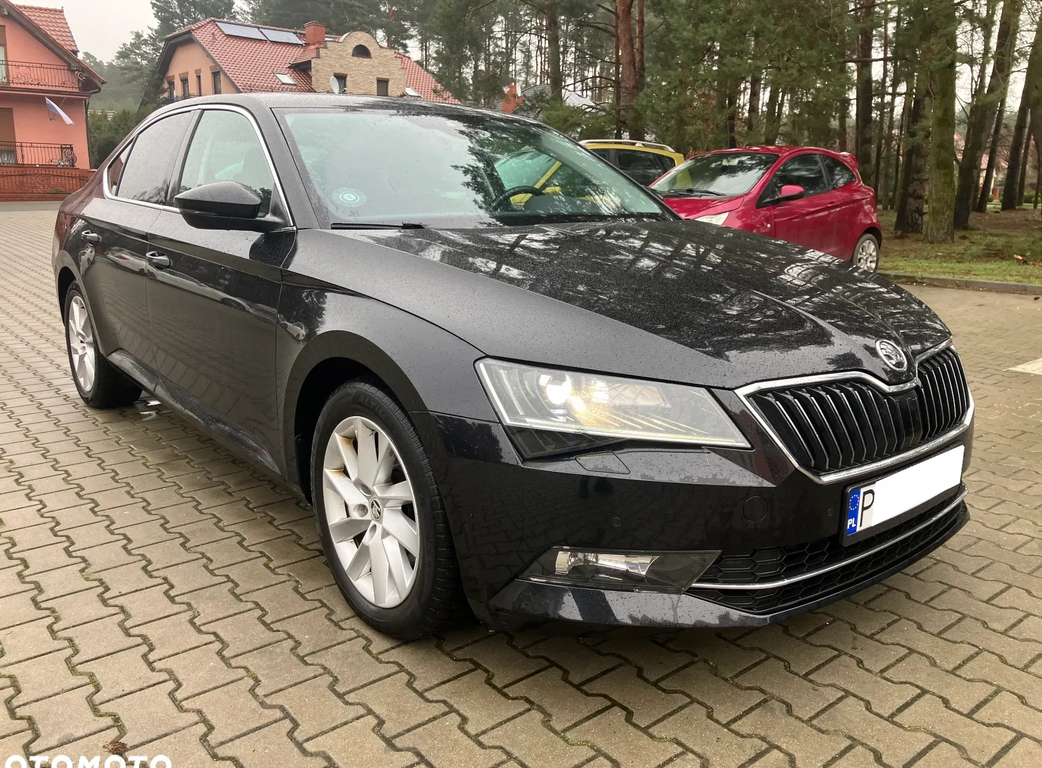 Skoda Superb cena 77800 przebieg: 189050, rok produkcji 2018 z Leszno małe 667